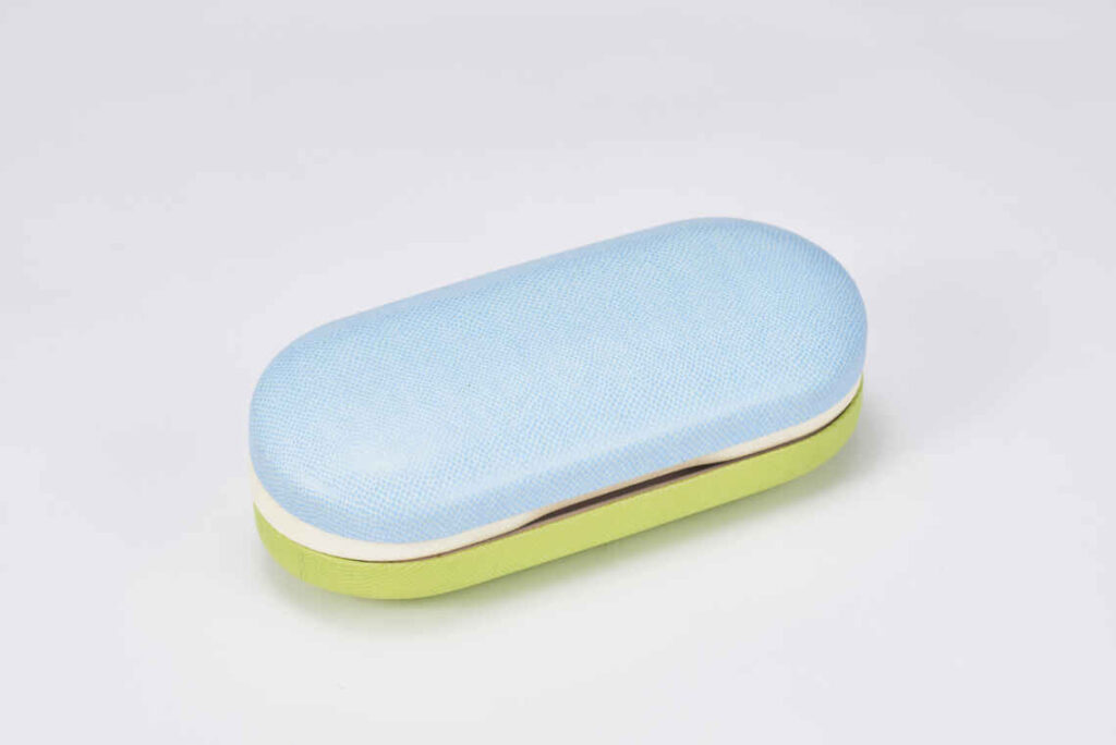 コンタクトケースのOEM生産
