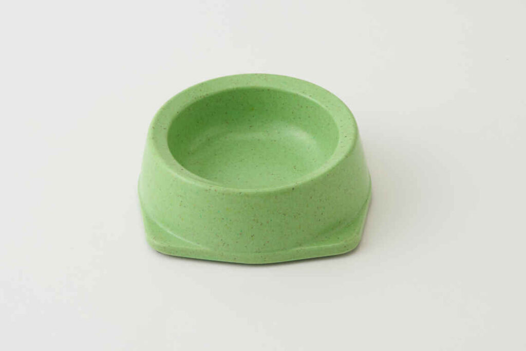 ペットフードボウルのOEM生産 シンプルな形状とナチュラルな質感